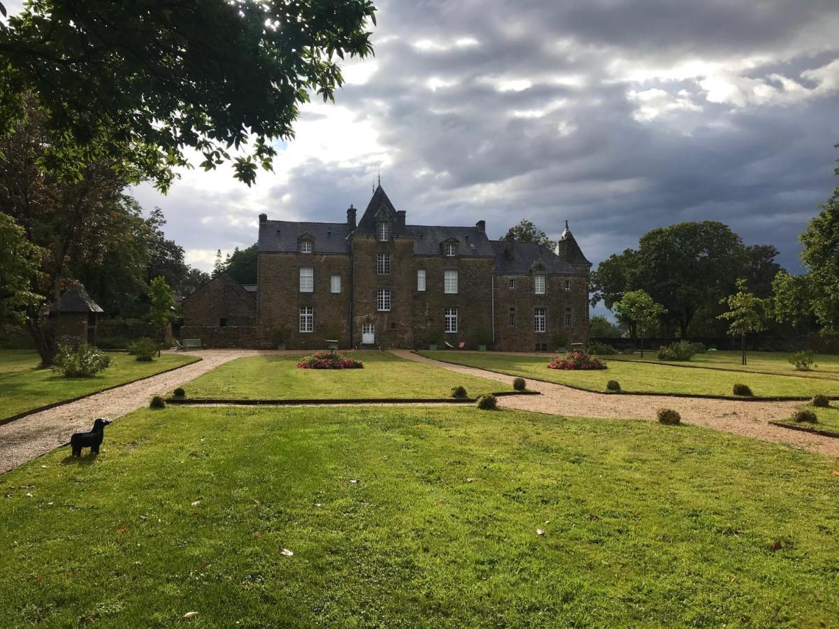 Chateau De Cadouzan Saint-Dolay Bagian luar foto